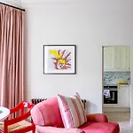 Stylish & Luxury, Just Redecorated Kensington Flat